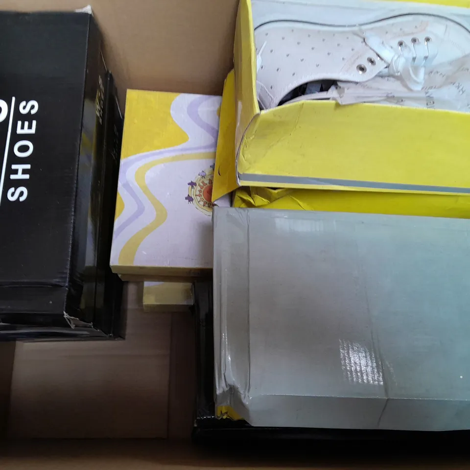 BOX OF APPROXIMATELY 10 BOXED PAIRS OF SHOES IN VARIOUS STYLES AND SIZES TO INCLUDE CASANDRA, GLAMOUR & GLITZ, GEMZ, ETC