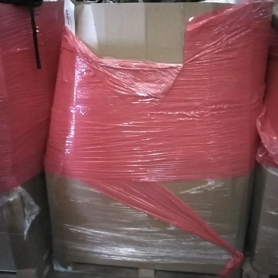 PALLET OF ASSORTED ITEMS INCLUDING SOFT GREY RUG, LARGE SHOEHORN, LARGE WALL CLOCK, VENETIAN BLIND, BACKPACK WITH COMBINATION LOCK
