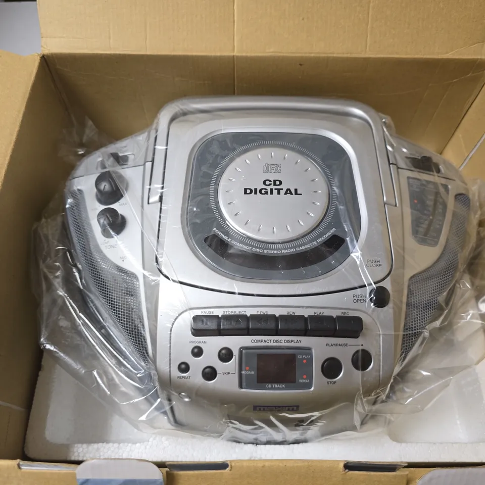BOXED LFG RADIO CASSETTE RECORDER