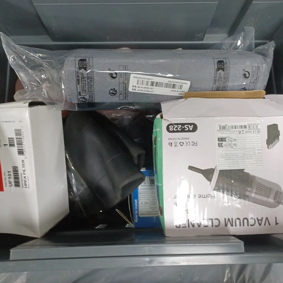 APPROXIMATELY 7 ASSORTED VEHICLE PARTS & ACCESSORIES TO INCLUDE VACUUM CLEANER, CAR DVR/VIDEO, UREA FILTER, ETC