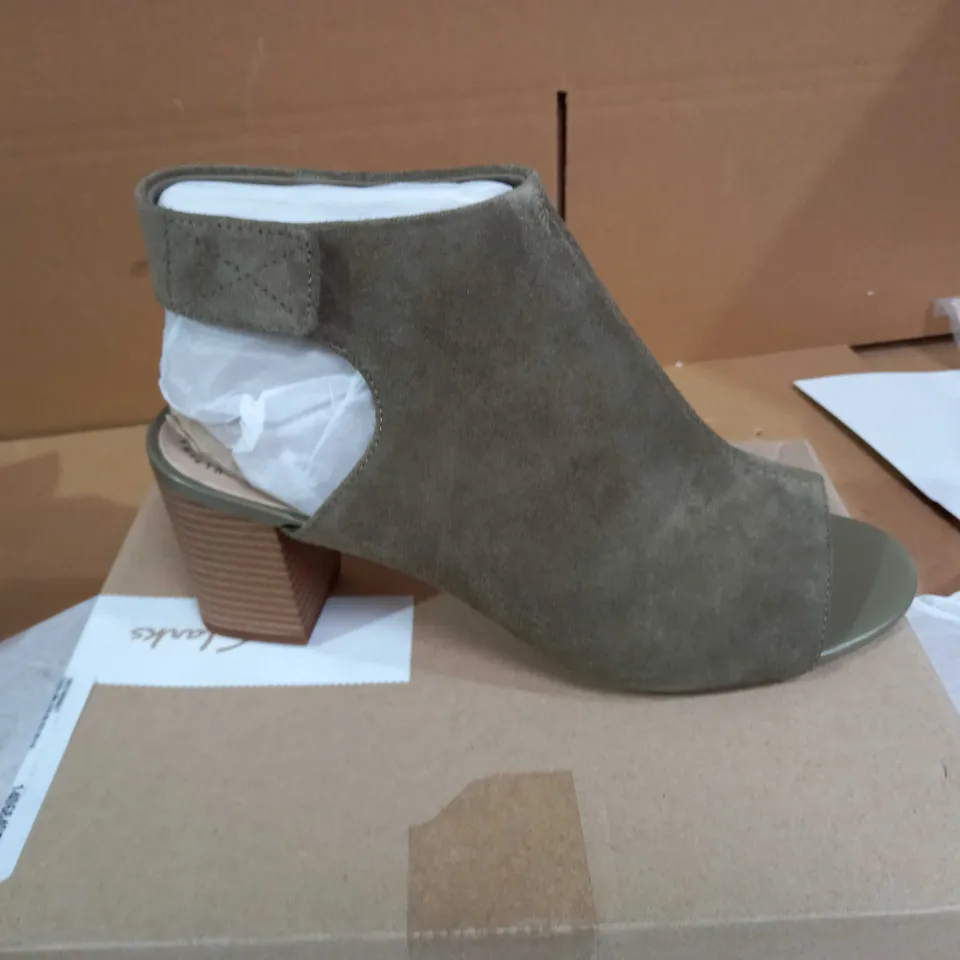CLARKS DEVA BELL SLING BACK SANDALS - OLIVE - UK 7