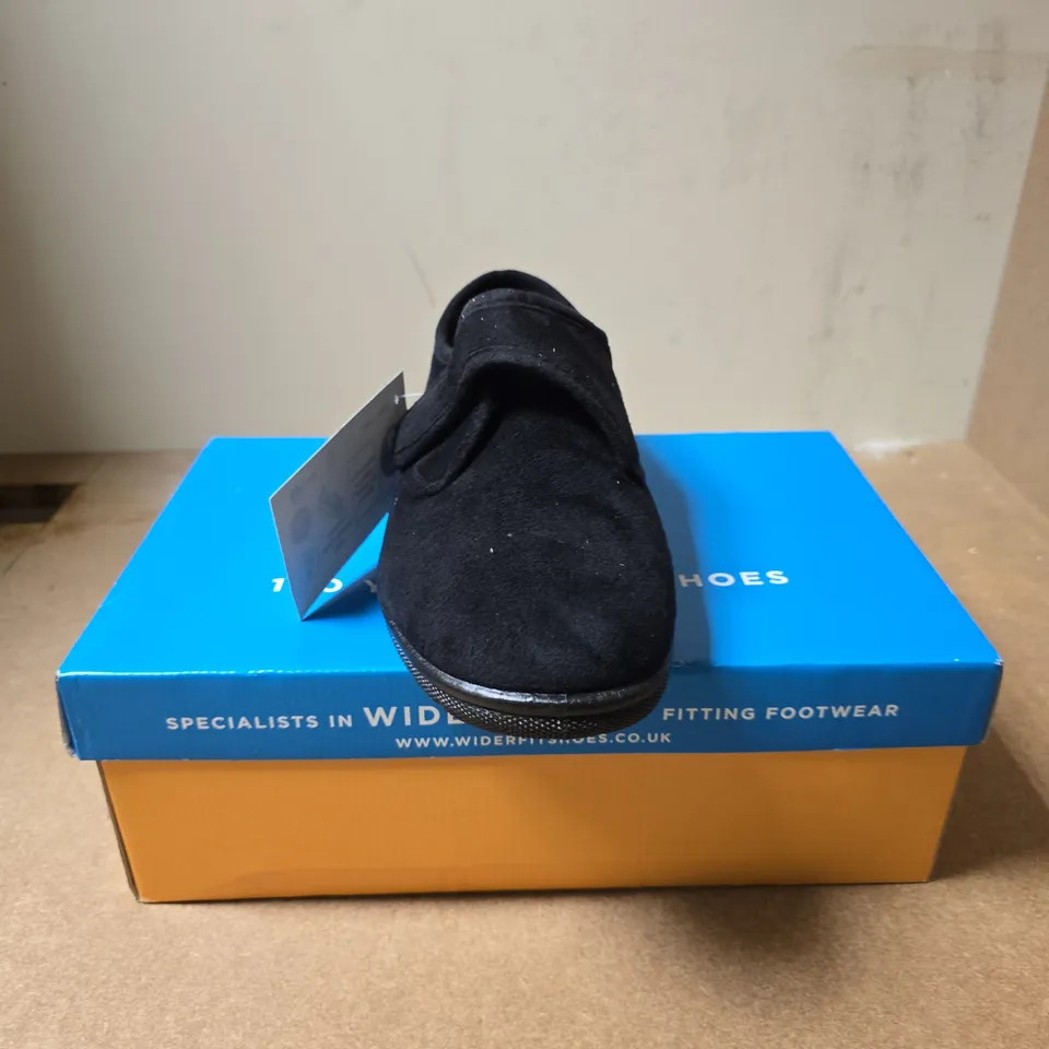 DB SHOES BLACK WIDE-FIT SLIP-ON SHOES – UK 8