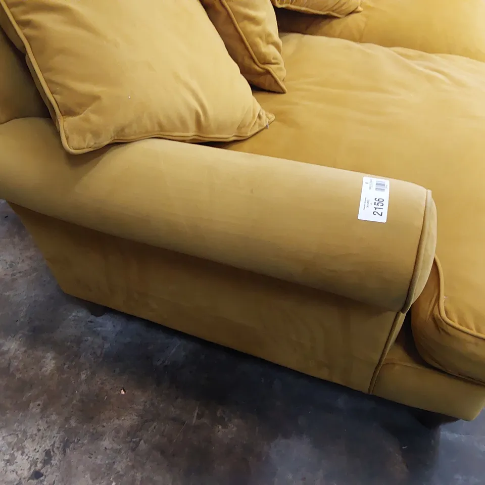 QUALITY BRITISH DESIGNER LOUNGE Co. BRIONY FOUR SEATER SOFA WITH SCATTER CUSHIONS GOLDEN PLUSH FABRIC 