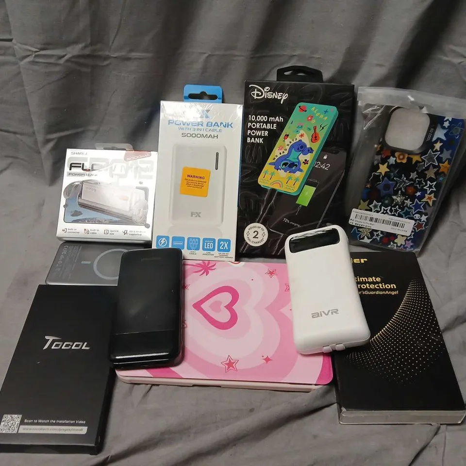 APPROXIMATELY 15 ASSORTED MOBILE PHONE ACCESSORIES TO INCLUDE POWER BANKS, CASES AND CHARGE CABLES, ETC