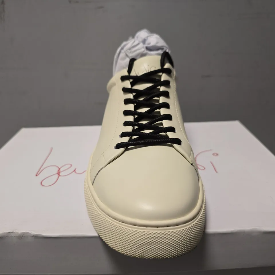BEN DE LISI LACE UP PEBBLE LEATHER TRAINER- OFF WHITE SIZE 6