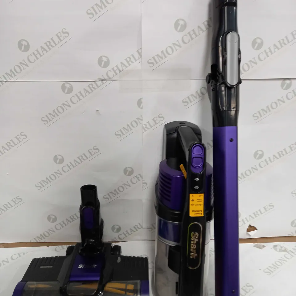 SHARK ANTI HAIR WRAP CORDLESS PET VACUUM CLEANER IZ202UKT