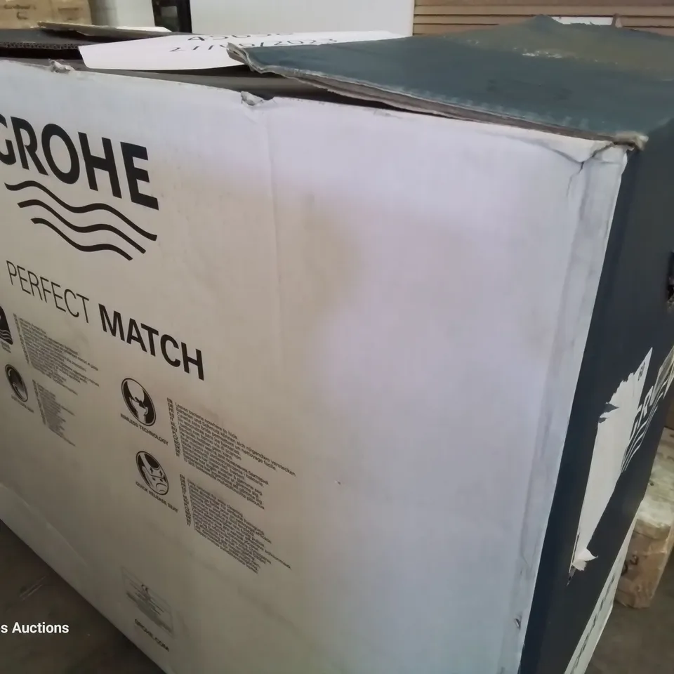 BOXED GROHE BAU CERAMIC SOFT CLOSE WC SET ALL INCLUSIVE