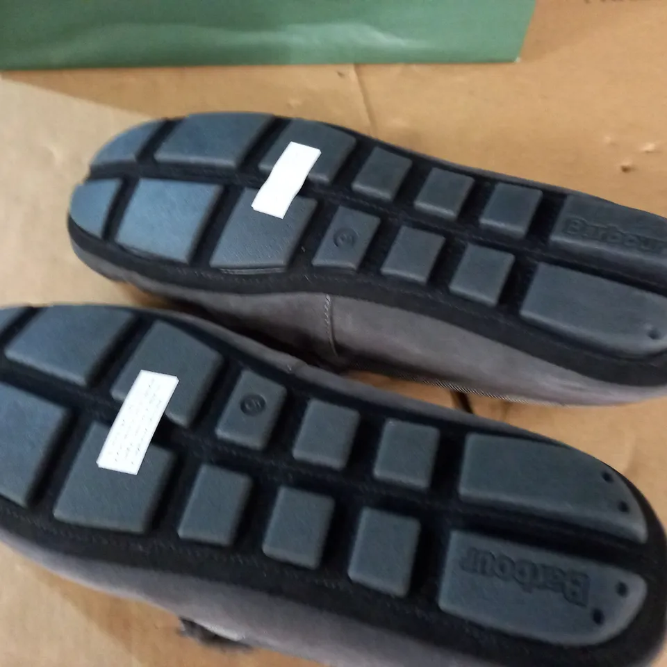 PAIR OF BARBOUR MONTY SLIPPERS IN GREY - UK 9