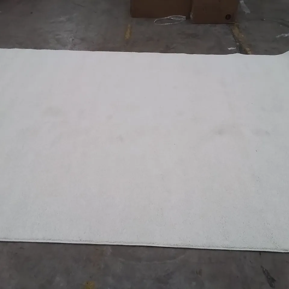 QUALITY DESIGNER AREA RUG // APPROX SIZE: 200 X 300 cm