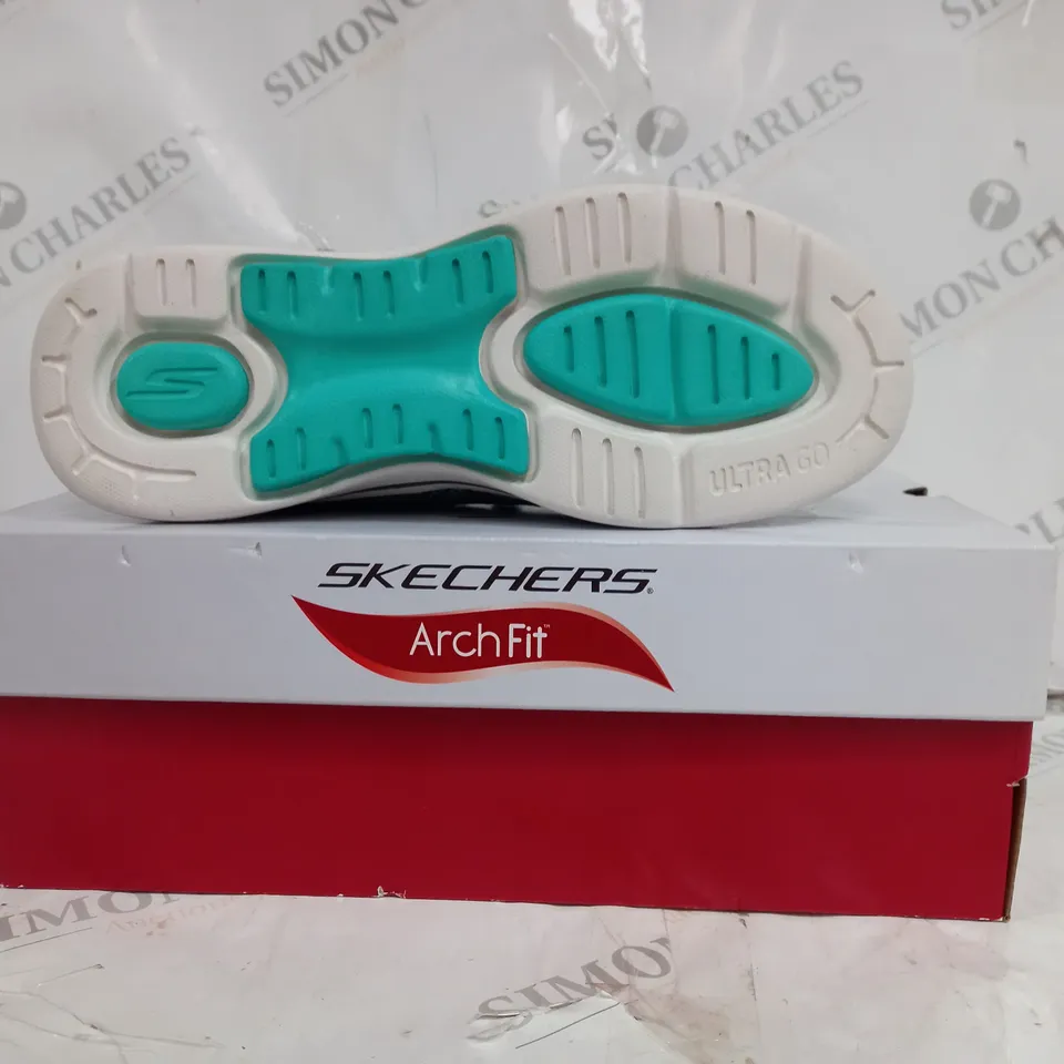 BOXED PAIR OF SKECHERS GO WALK ARCH FIT TRAINER IN CYAN TEXTILE SIZE 6