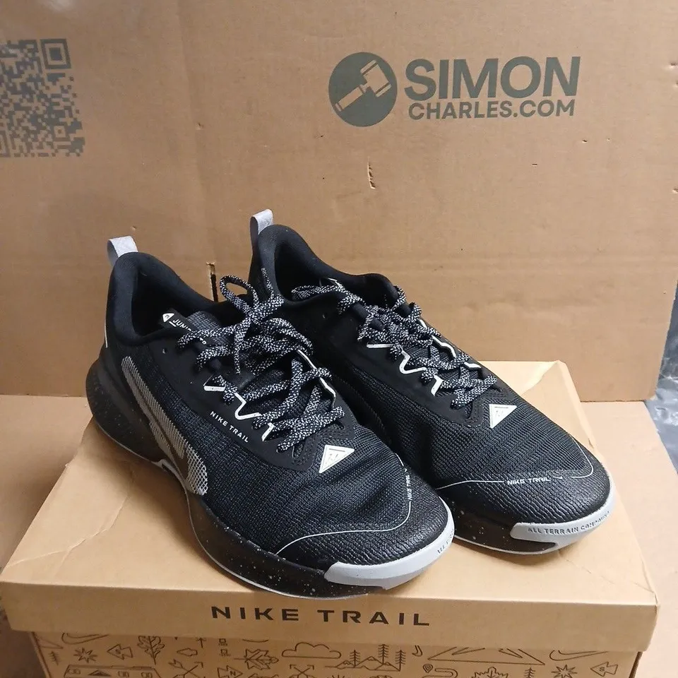 NIKE TRAIL RUNNING SHOES – BLACK BOXED SIZE 11