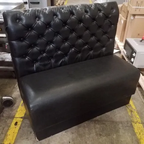 BLACK LEATHER-EFFECT TWO-SEATER TUFTED SETTEE