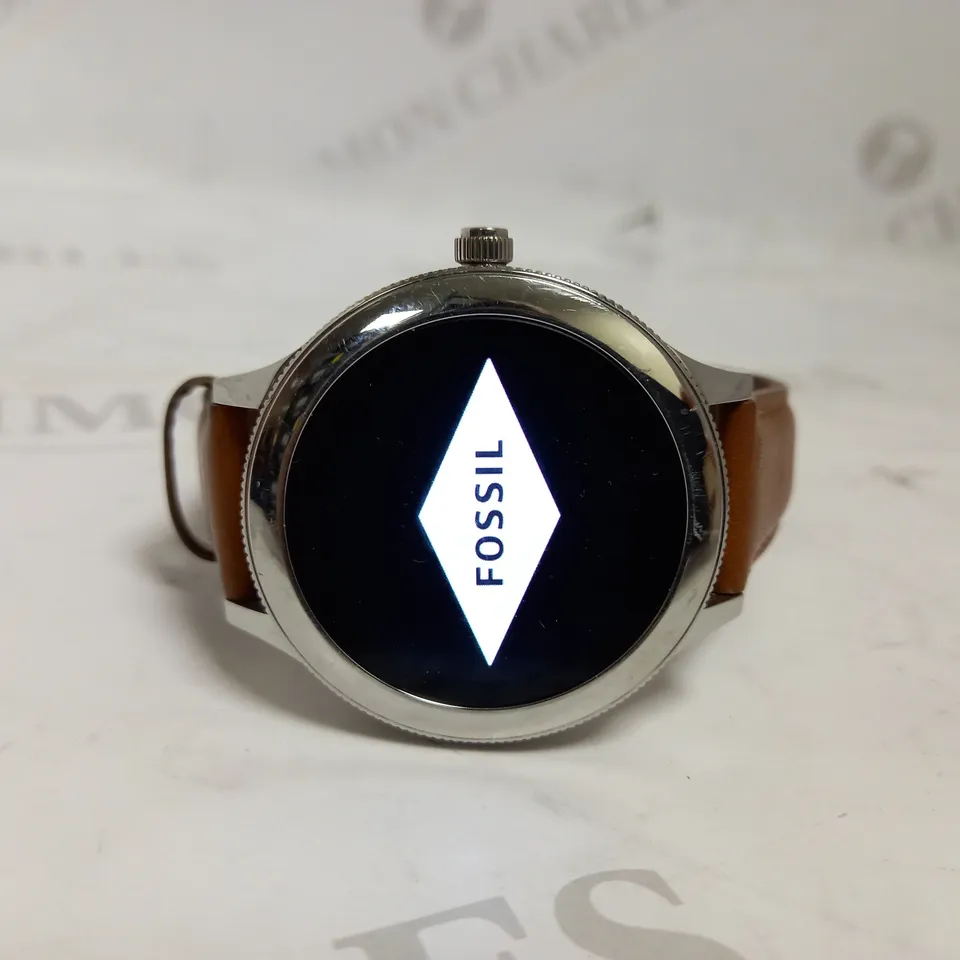 FOSSIL LEATHER STRAP SMARTWATCH