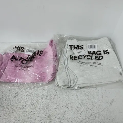 APPROXIMATELY 20 ASSORTED CLOTHING ITEMS IN VARIOUS SIZES, COLOURS & STYLES TO INCLUDE FLEECE MICRO SHORT, HOT TROPICS SHORT, ETC