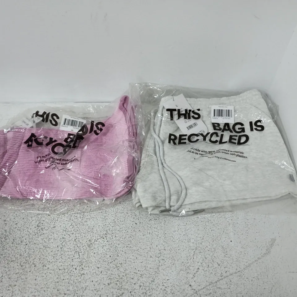 APPROXIMATELY 20 ASSORTED CLOTHING ITEMS IN VARIOUS SIZES, COLOURS & STYLES TO INCLUDE FLEECE MICRO SHORT, HOT TROPICS SHORT, ETC