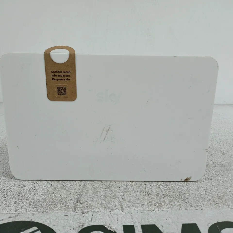 SKY SR213A-02-UK WHITE WIFI ROUTER