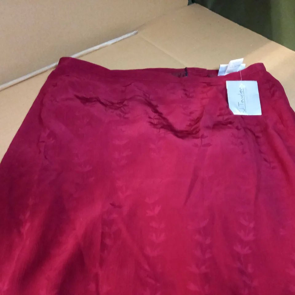J.TAYLOR DARK RED SATIN STYLE PENCIL SKIRT - SIZE 18