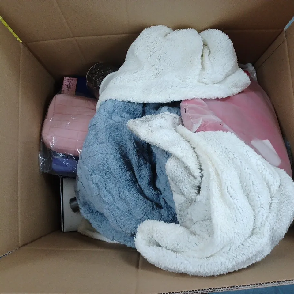 APPROXIMATELY 15 ASSORTED HOUSEHOLD ITEMS TO INCLUDE HAPPINES JOURNALS, INDUTRIAL AIRLINE HOSE, RUGS/MATS, ETC