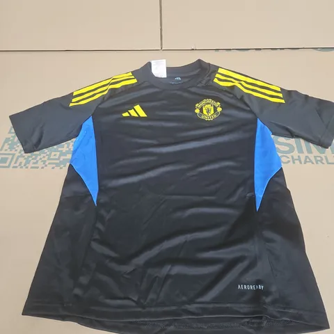 MANCHESTER UNITED BLACK TRAINING TOP SIZE 11-12 YRS 
