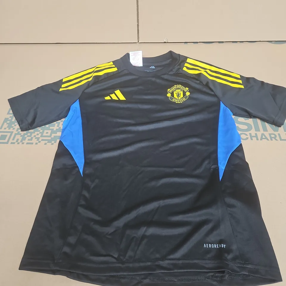 MANCHESTER UNITED BLACK TRAINING TOP SIZE 11-12 YRS
