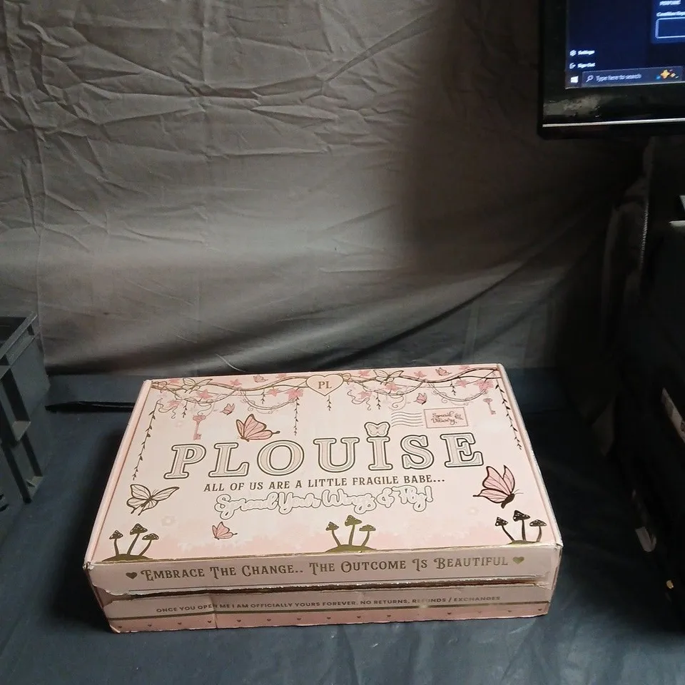 P LOUISE MAKE-UP BOX SET – PINK PACKAGING WITH ASSORTED MINI BEAUTY BOXES