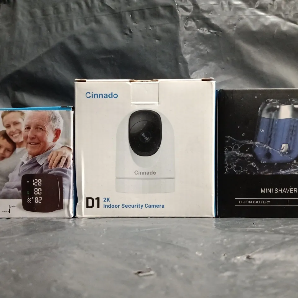 BOX OF APPROXIMATELY 10 ASSORTED HOUSEHOLD ITEMS TO INCLUDE MINI SHAVER, INDOOR SECURITY CAMERA, ETC