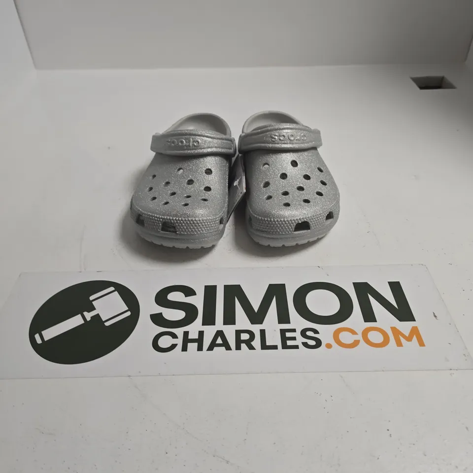 UNBOXED PAIR OF CROCS CLASSIC GLITTER CLOGS - UK M4/W5