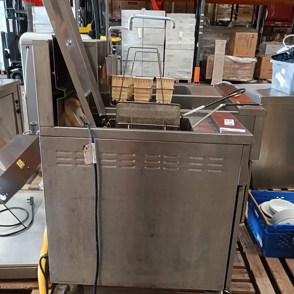 FALCON G401F COMMERCIAL TWIN BASKET GAS FRYER WITH OIL FILTRATION