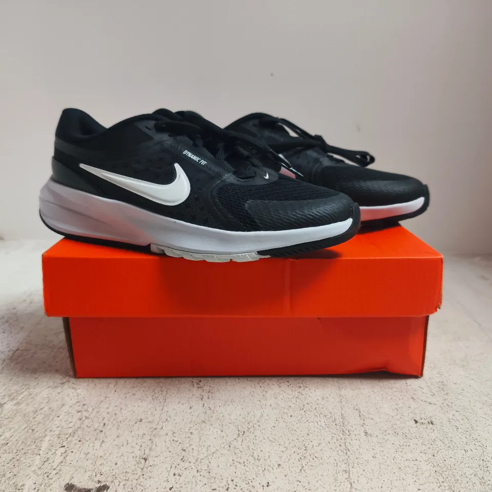 BOXED PAIR OF NIKE STAR RUNNER 5 TRAINERS IN BLACK/WHITE SIZE UK 3