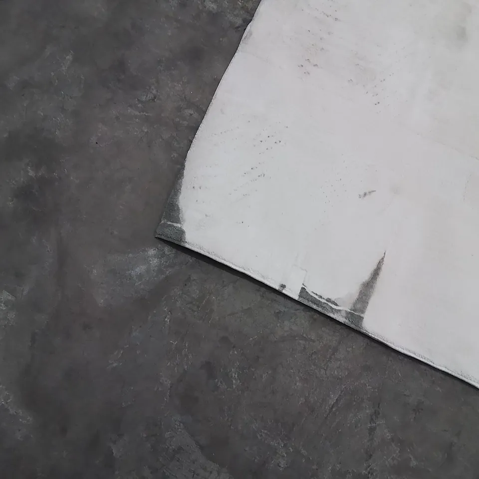 QUALITY DESIGNER AREA RUG - APPROXIMATELY  194x290cm