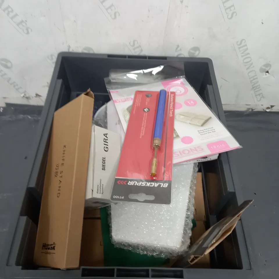 APPROXIMATELY 10  ASSORTED HOUSEHOLD ITEMS TOO INCLUDE KNIFE STANDS ,  PENCIL TORCH , PHONE HOLDER ,ETC 