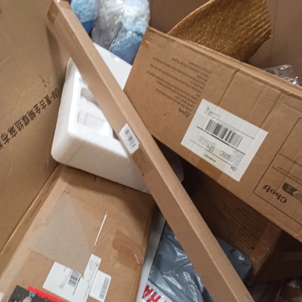 PALLET OF ASSORTED ITEMS INCLUDING -SPOT CARPET CLEANER, SLOW JUICER