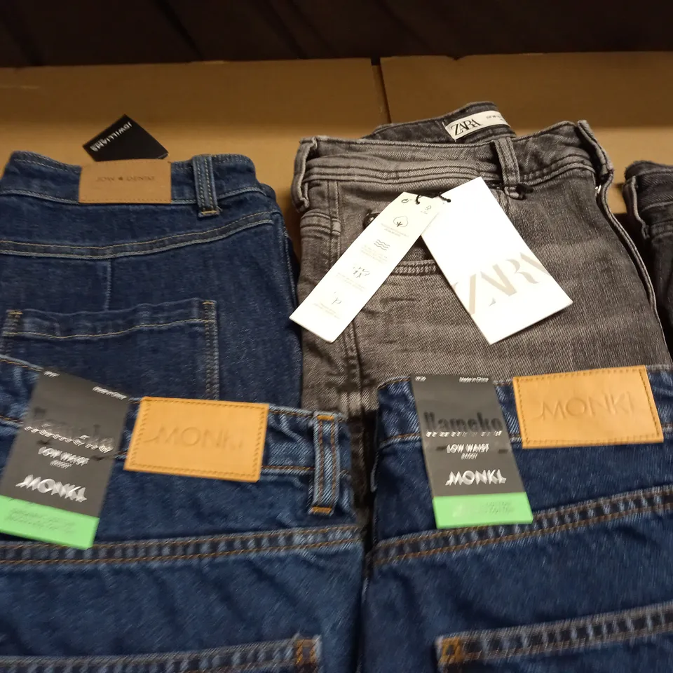 LOT OF 9 ASSORTED PAIRS OF JEANS IN VARIOUS SIZES