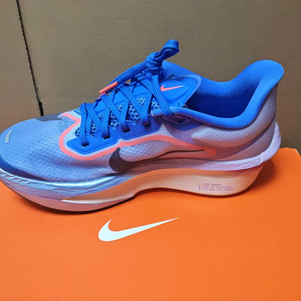 BOXED NIKE WOMEN’S ZOOM FLY 6 RUNNING SHOES – VIOLET MIST/PURPLE DYNASTY, UK 4.5 (US 7 / EUR 38)