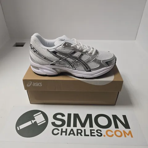 BOXED PAIR OF ASICS GEL-1130 TRAINERS IN WHITE - UK 5