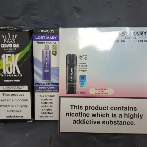 APPROXIMATELY 15 ASSORTED E-CIGARETTE AND VAPE ITEMS TO INCLUDE LOST MARY, CROWN BAR, ETC