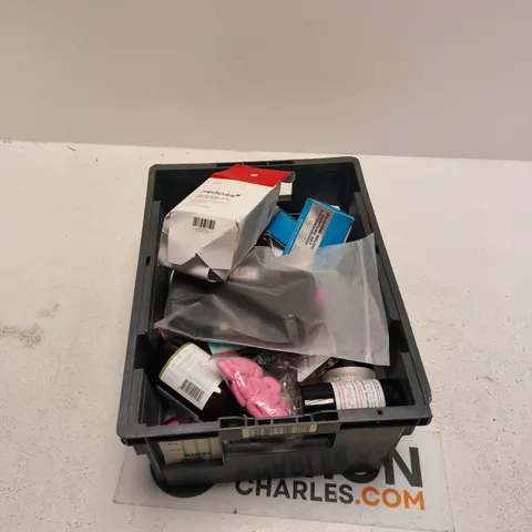 TOTE OF APPROXIMATELY 12 ASSORTED COSMETICS TO INCLUDE: GRAPEFRUIT AND MANDARIN HAND AND BODY CREAM