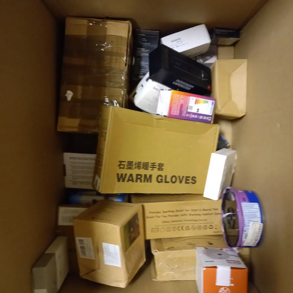 BOX OF APPROXIMATELY 20 ASSORTED ELECTRICAL & HOMEWARE PRODUCTS TO INCLUDE LED LIGHT STRIP, HEADSET MICROPHONE, PORTABLE HEATER ETC 