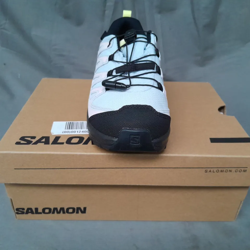 BOXED PAIR OF SALOMON XA PRO V8 CSWP J SHOES IN ARCTIC ICE/BLACK/WHITE UK SIZE 3.5