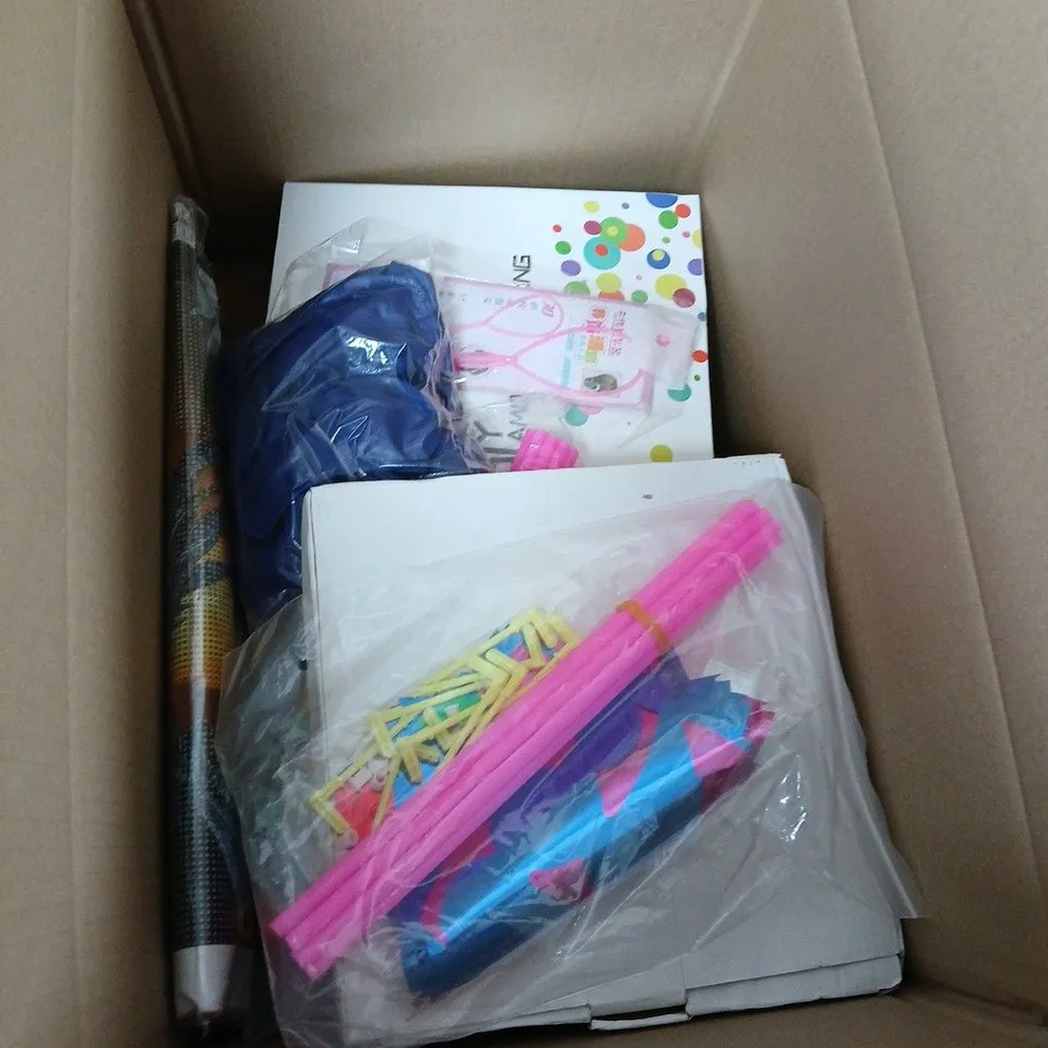 LARGE QUANTITY OF ASSORTED TOYS AND ACCESSORIES TO INCLUDE; UNO, GLOW STICKS AND HAPPYLAND BIRTHDAY SET