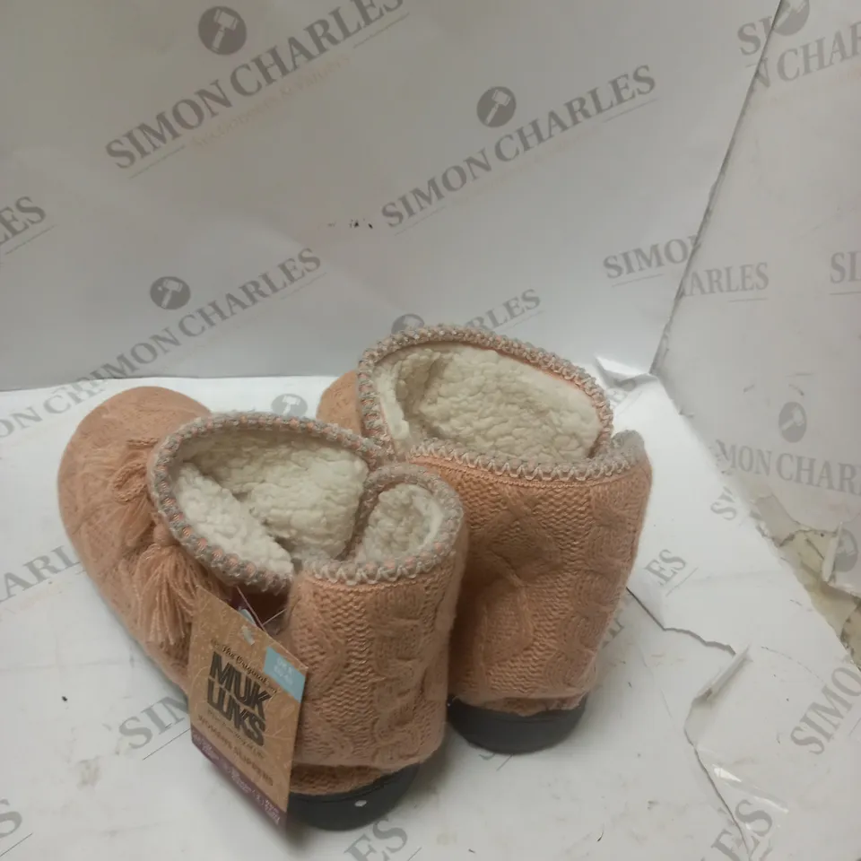 ROSE GOLD / PINK SLIPPER BOOTS SIZE 8