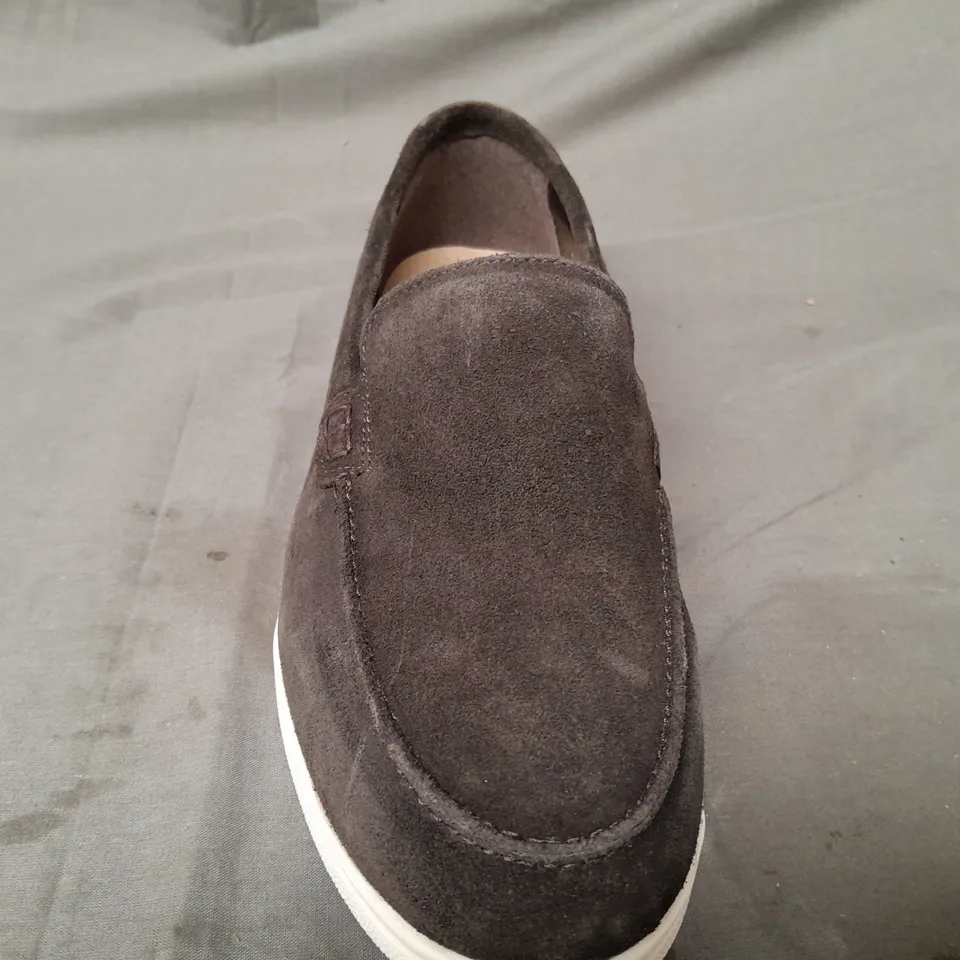 BOXED PAIR OF MOSS SUEDE LOAFERS IN BROWN UK SIZE 7