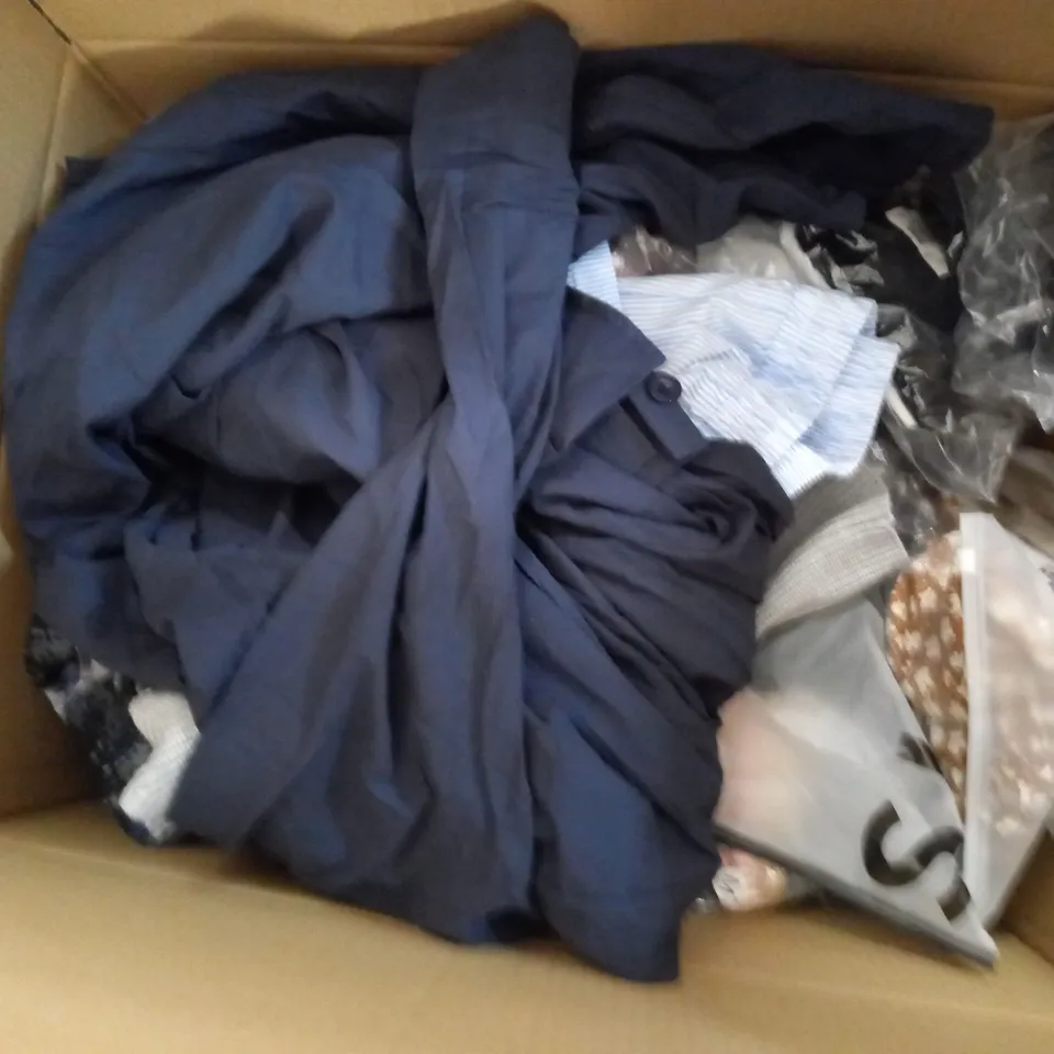 LARGE QUANTITY ASSORTED CLOTHING ITEMS TO INCLUDE - DRESSES, T-SHIRTS AND TROUSERS