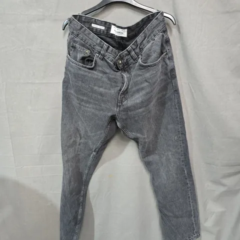 PULL&BEAR STRAIGHT VINTAGE DENIM JEANS – MEN’S, UK 31 (EU 40), DARK GREY