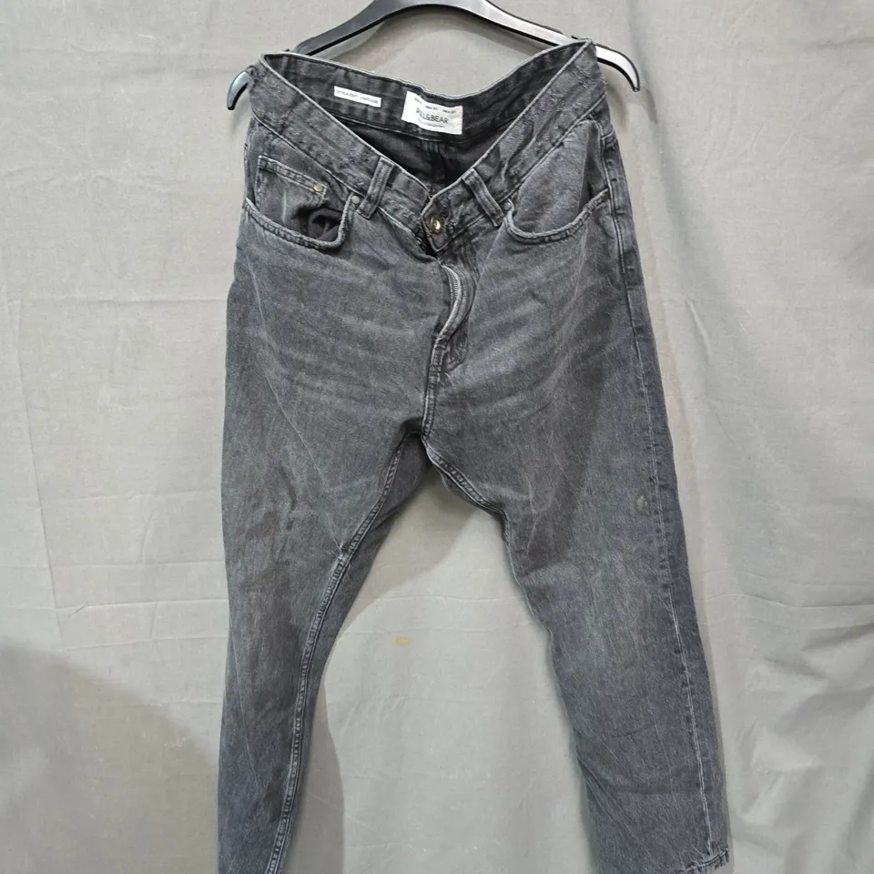 PULL&BEAR STRAIGHT VINTAGE DENIM JEANS – MEN’S, UK 31 (EU 40), DARK GREY