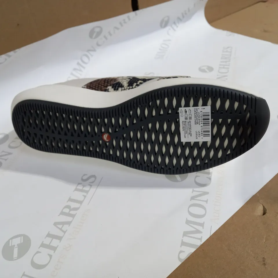 clarks leapord print sandal size 6 