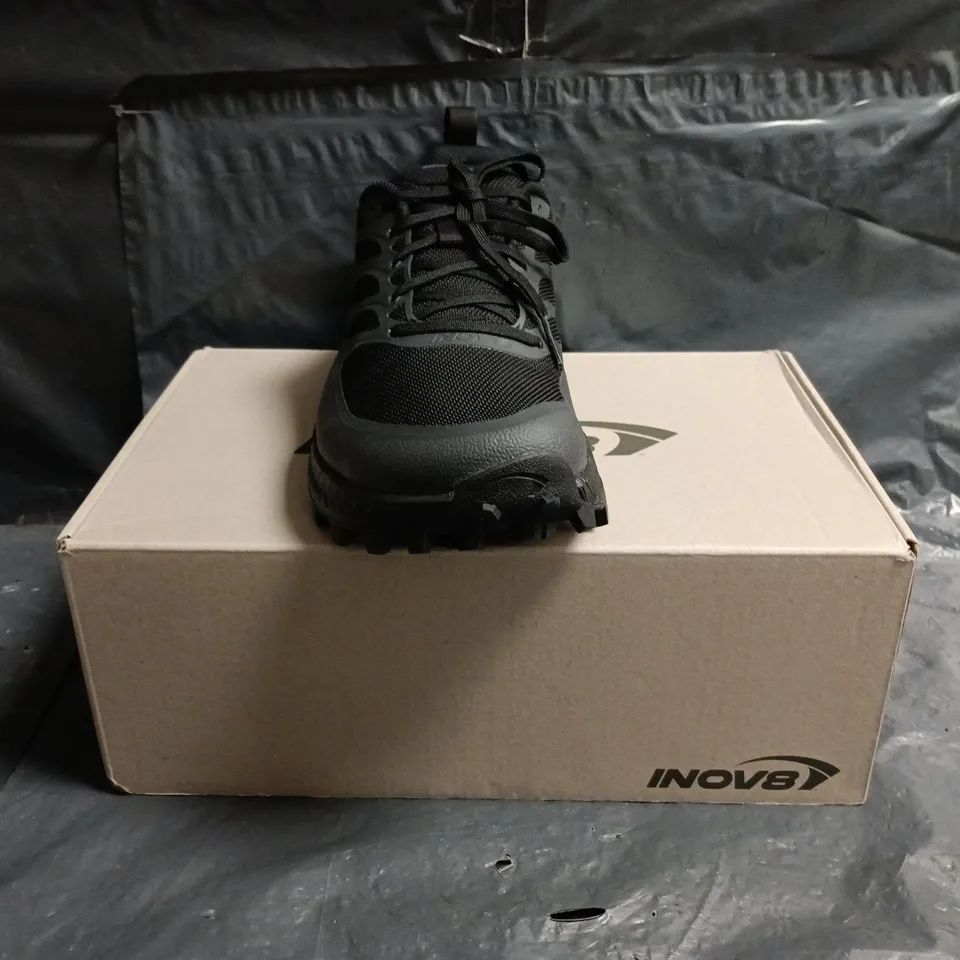 BOXED PAIR OF INOV8 MUDTALON WIFE-FIT TRAIL RUNNING SHOES IN BLACK SIZE UK 9.5