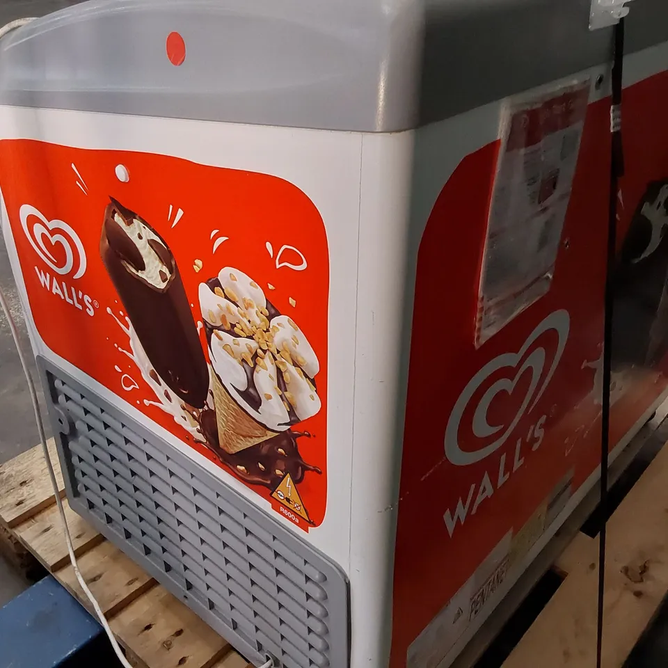 MEDIUM WALL'S ICE CREAM CHEST FREEZER