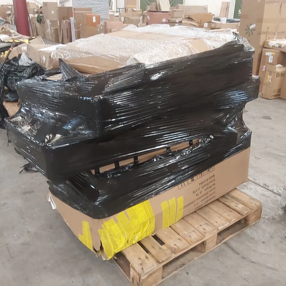 PALLET CONTAINING ASSORTED GARDEN FURNITURE PARTS