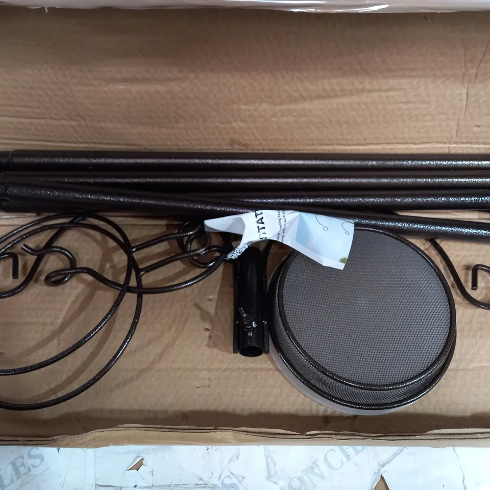 GARDENMLE BIRDFEEDING STATION